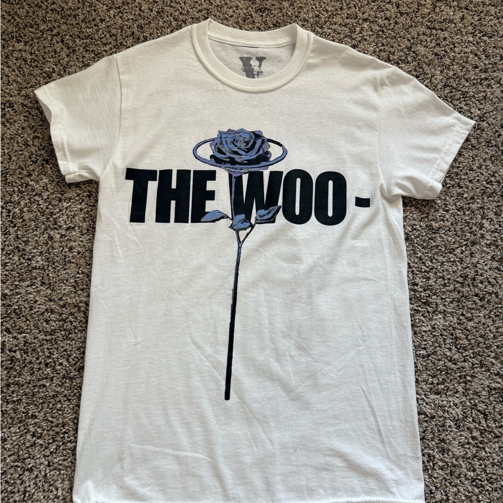 V-lone tee size small